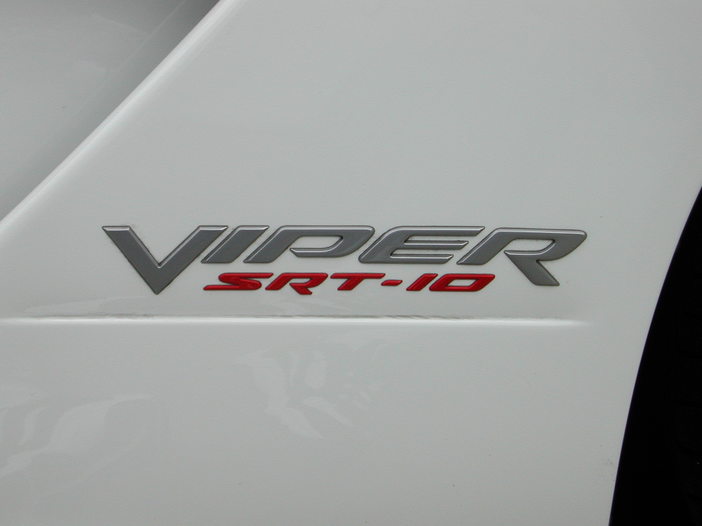 104_srt10_mamba_white_exterior_front_fender_logo