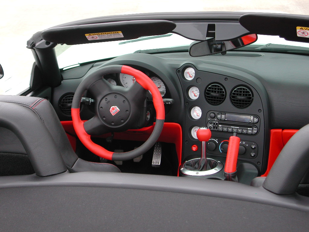 104_srt10_mamba_white_interior_steering_wheel
