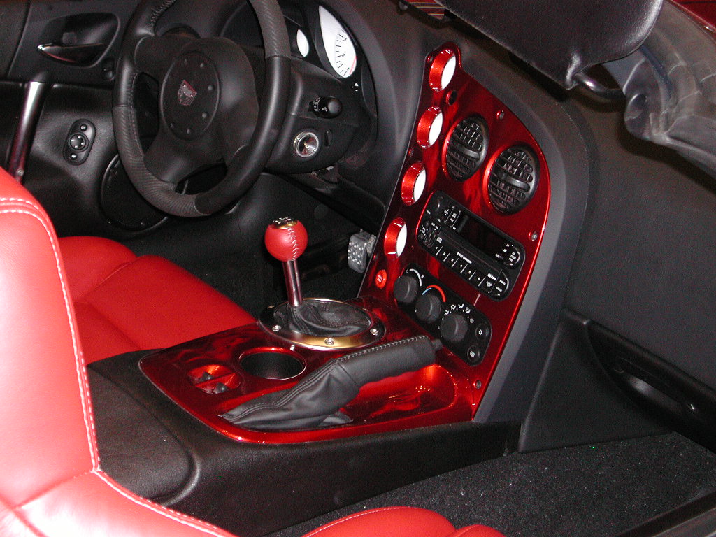 104_srt10_vca_raffle_interior_console_2