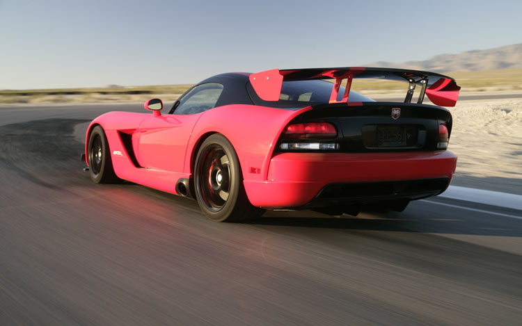 8V20058_4_2008_dodge_viper_SRT10_ACR_rear_view