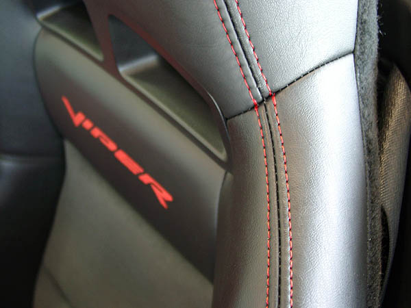 104_srt10_mamba_black_interior_seat_stitching