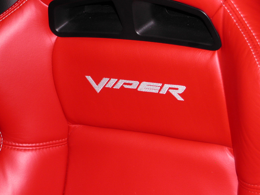 104_srt10_vca_raffle_interior_seat_stitching_viper